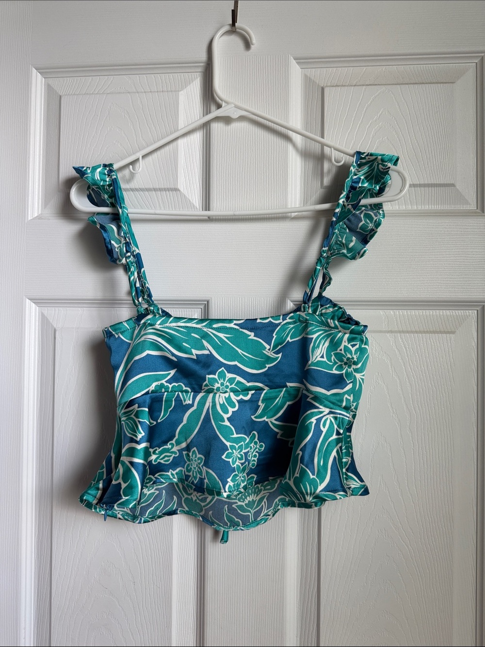 House of Harlow 1960 Teal & Aqua Floral Ruffle Strap Crop Top - Picture 3 of 3